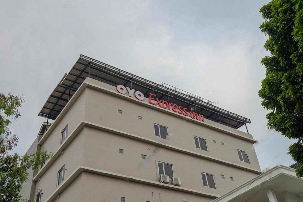 Oyo 616 Express Inn Palembang Exterior photo